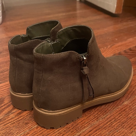 Sage green boots - Picture 3 of 3